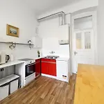 Mike\'S Huge Apartment