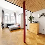 Mike\'S Huge Apartment